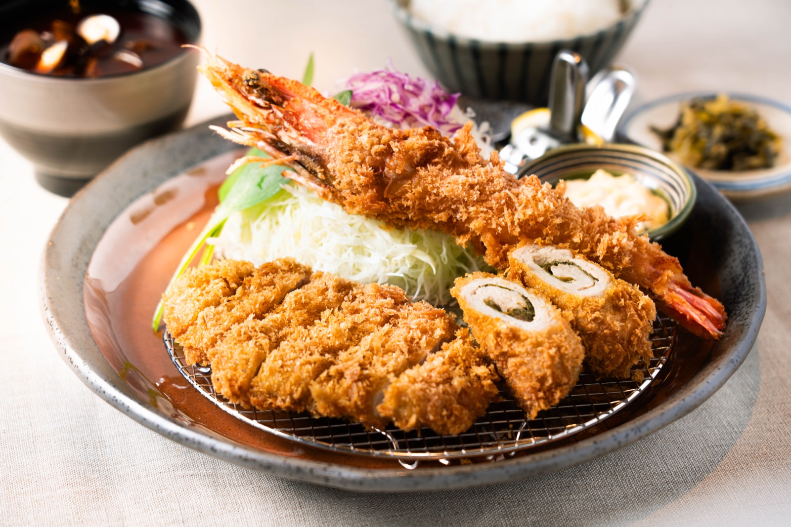 かつ喜のとんかつ膳(有頭大海老フライとロースかつ)