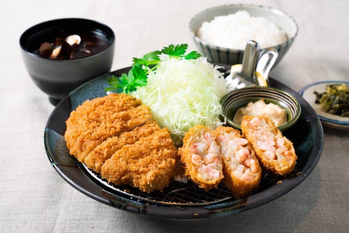 ロースかつと海老かつの膳(海老の断面)